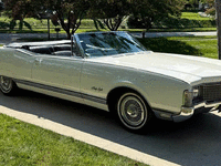 Image 3 of 32 of a 1968 OLDSMOBILE 98