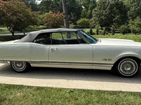 Image 8 of 32 of a 1968 OLDSMOBILE 98