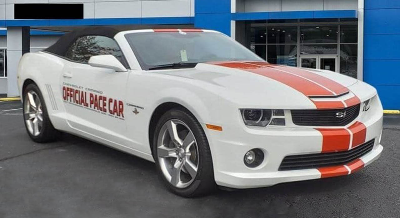 3rd Image of a 2011 CHEVROLET CAMARO 2SS