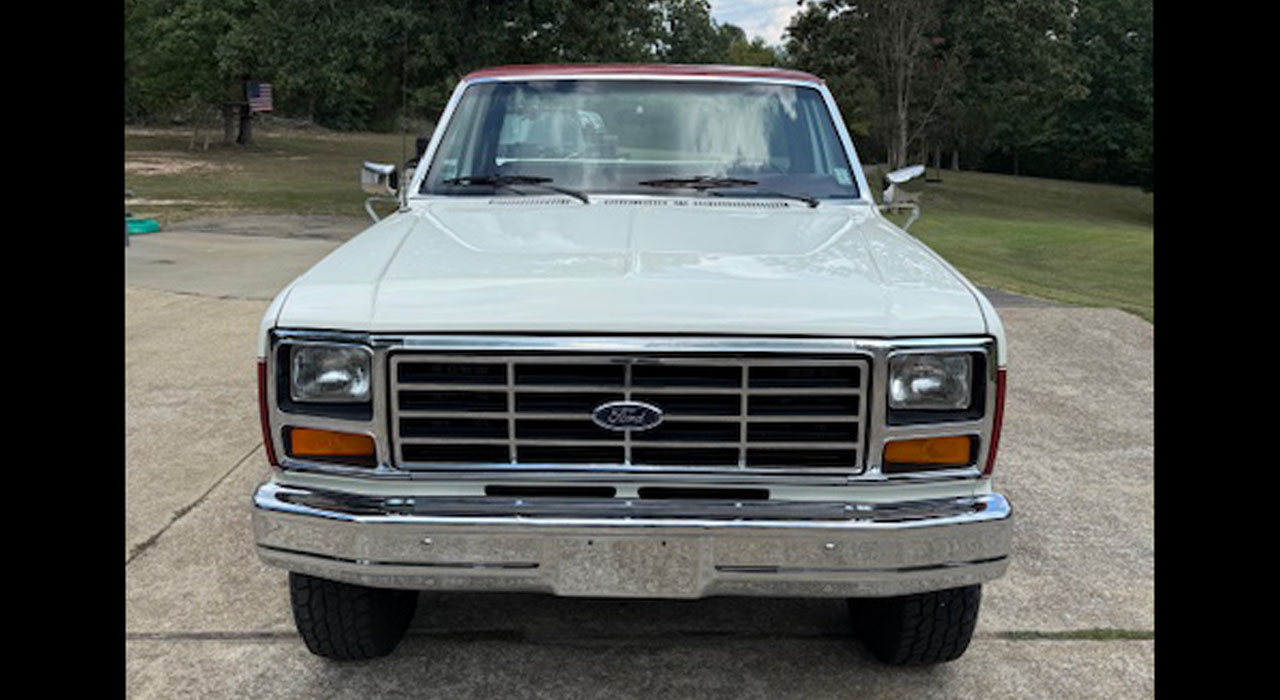 2nd Image of a 1985 FORD F105
