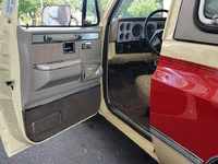 Image 16 of 34 of a 1984 GMC JIMMY K1500