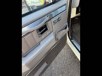Image 19 of 34 of a 1984 GMC JIMMY K1500
