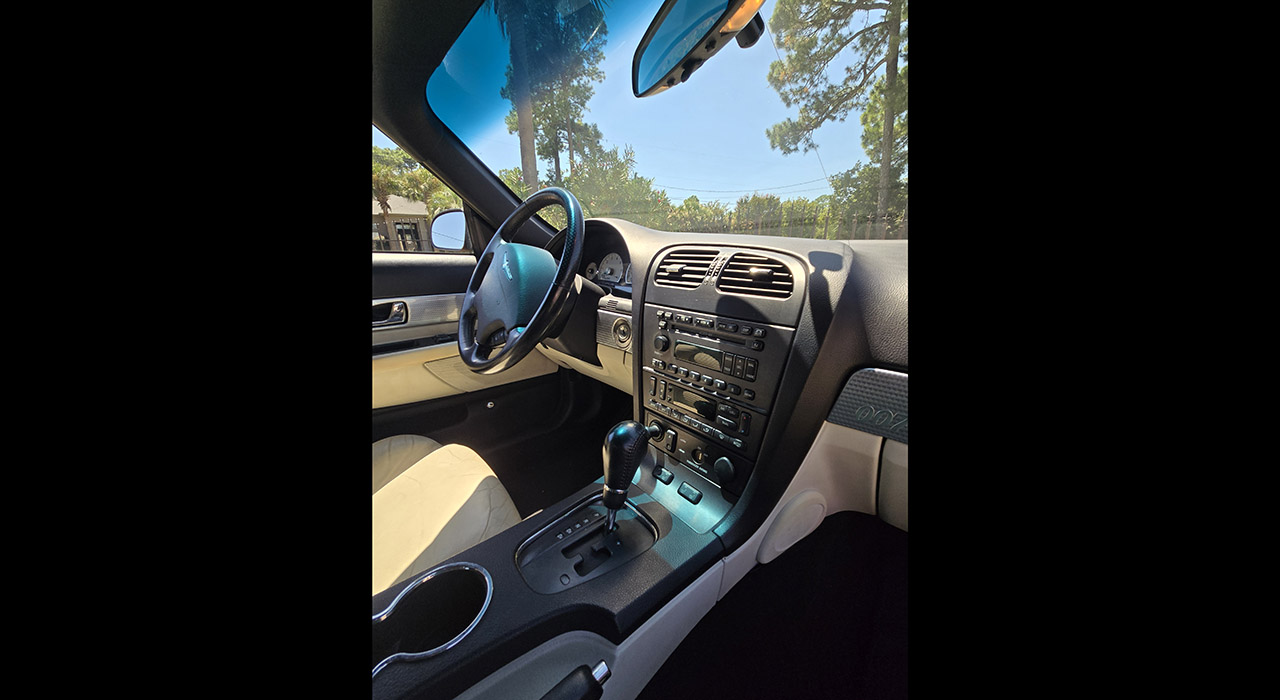 13th Image of a 2003 FORD THUNDERBIRD