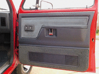 Image 18 of 34 of a 1991 DODGE 250