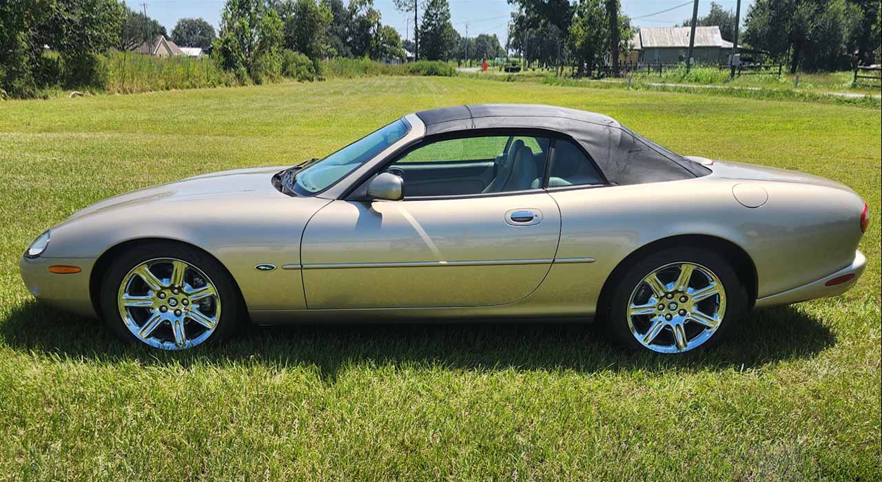 4th Image of a 2000 JAGUAR XK8 XK