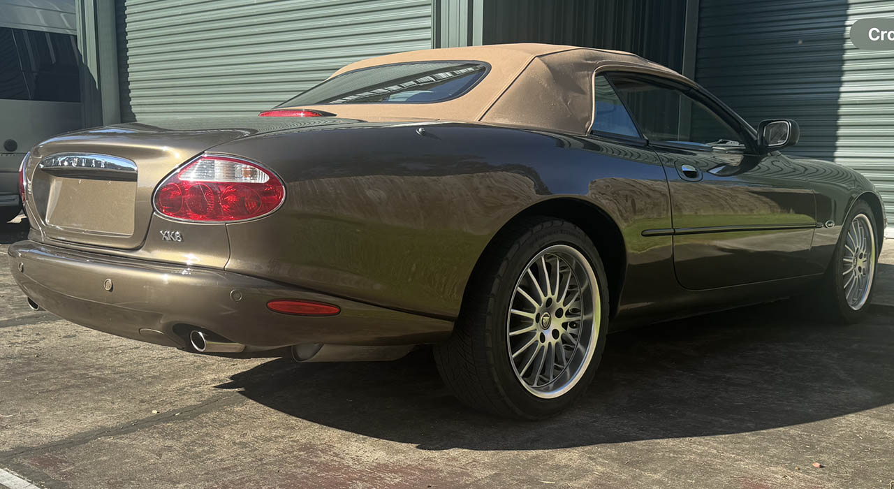 2nd Image of a 2001 JAGUAR XK8 XK