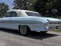 Image 2 of 20 of a 1961 OLDSMOBILE STARFIRE