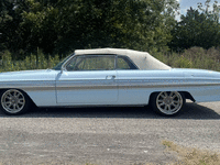 Image 4 of 20 of a 1961 OLDSMOBILE STARFIRE