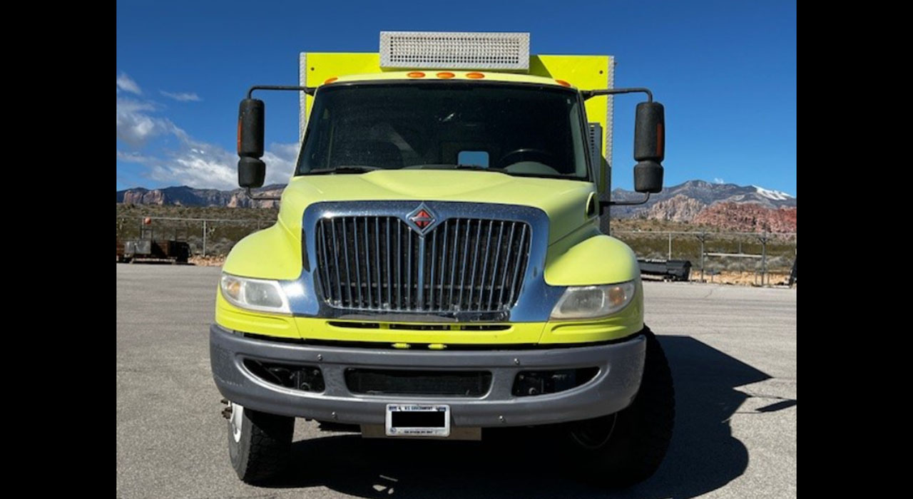 2nd Image of a 2015 INTERNATIONAL 4000