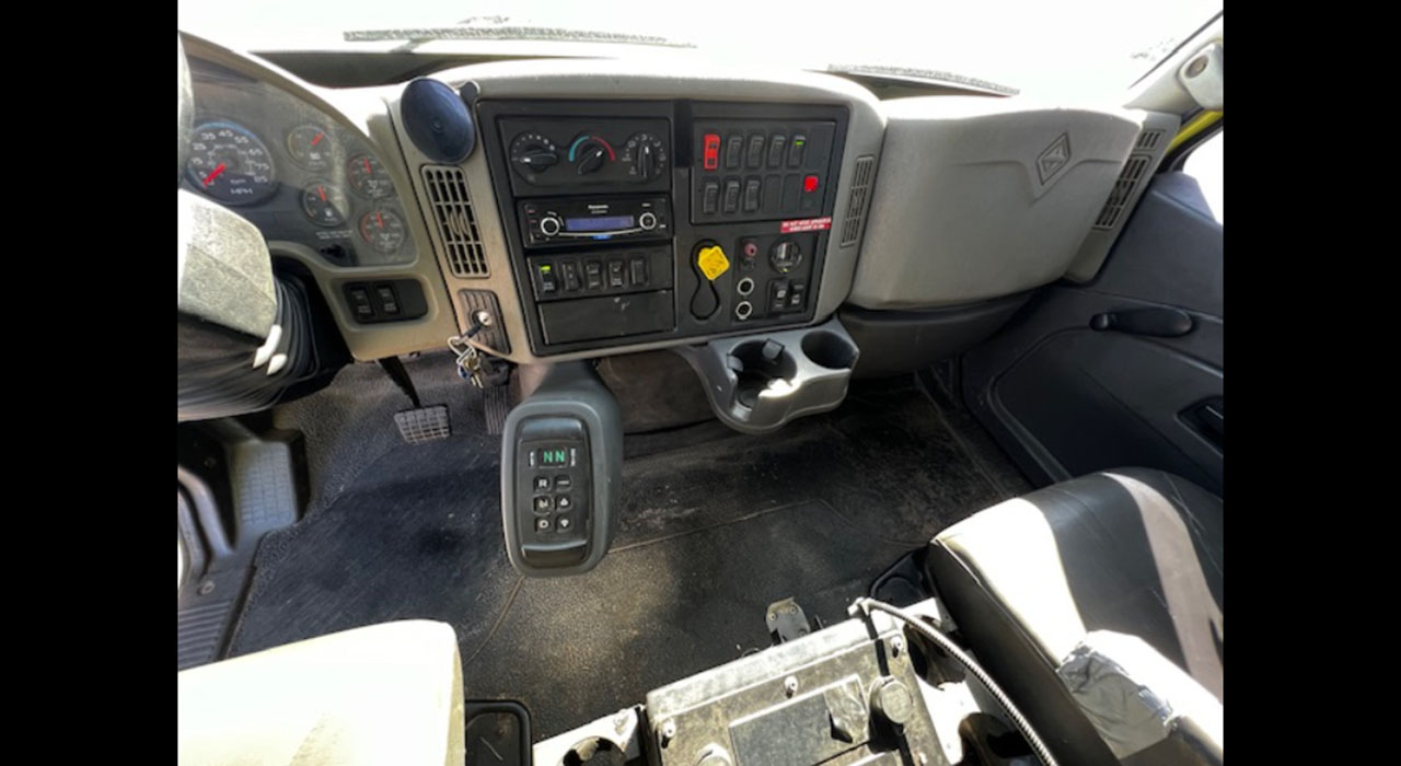 5th Image of a 2015 INTERNATIONAL 4000