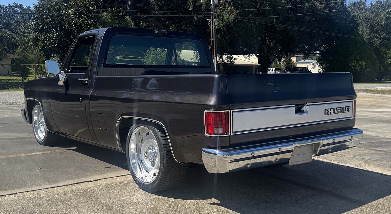2nd Image of a 1983 CHEVROLET C10
