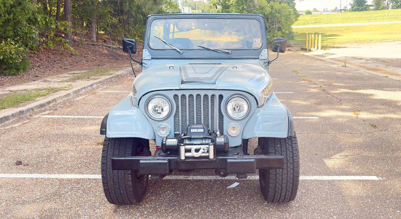 2nd Image of a 1982 JEEP CJ7 RENEGADE