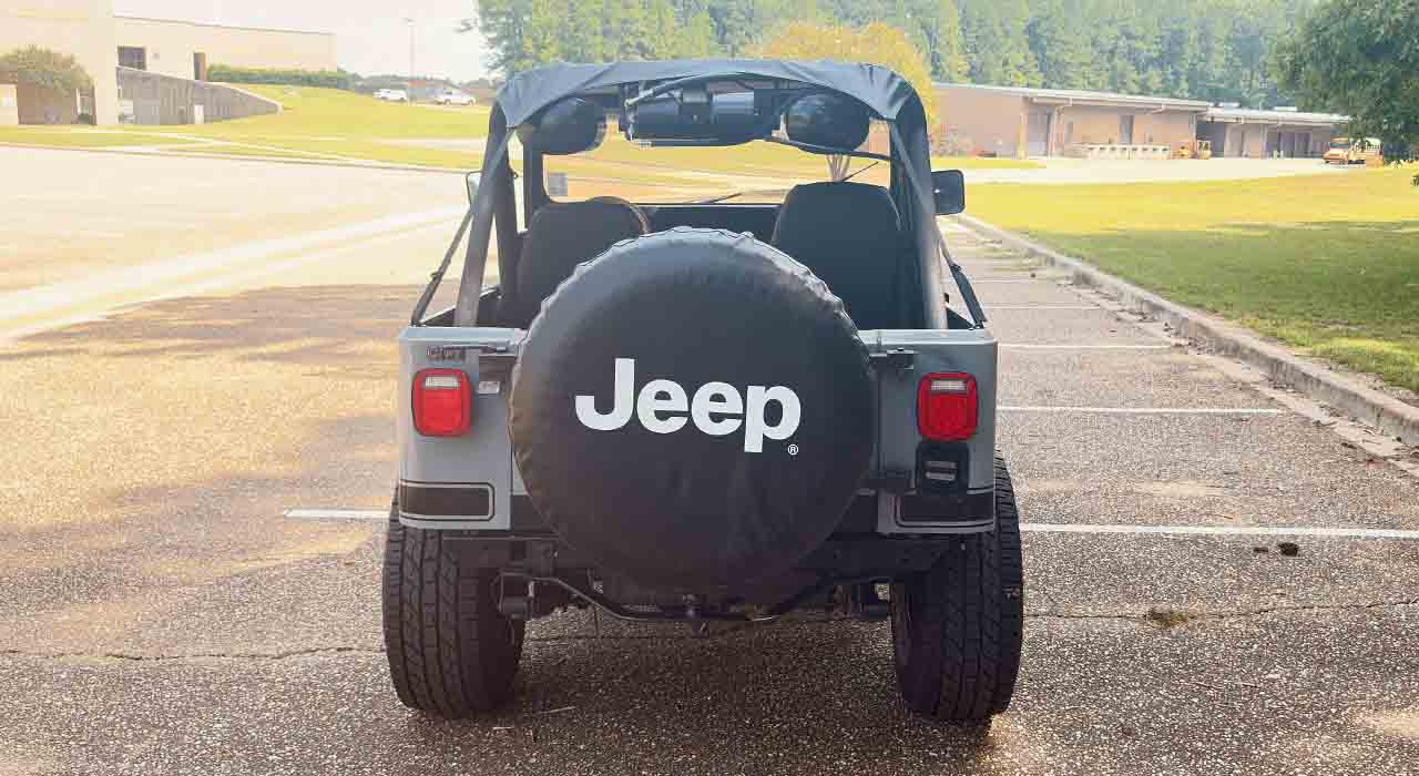 3rd Image of a 1982 JEEP CJ7 RENEGADE