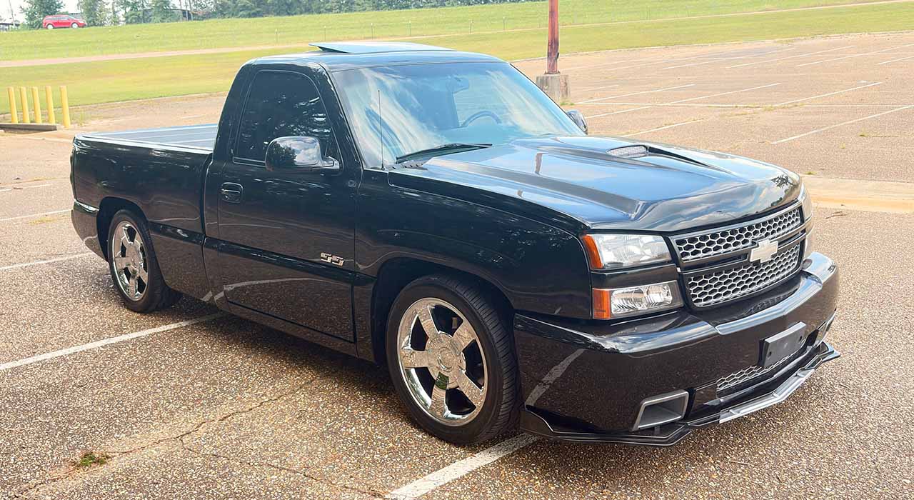 1st Image of a 2006 CHEVROLET SILVERADO 1500 SS