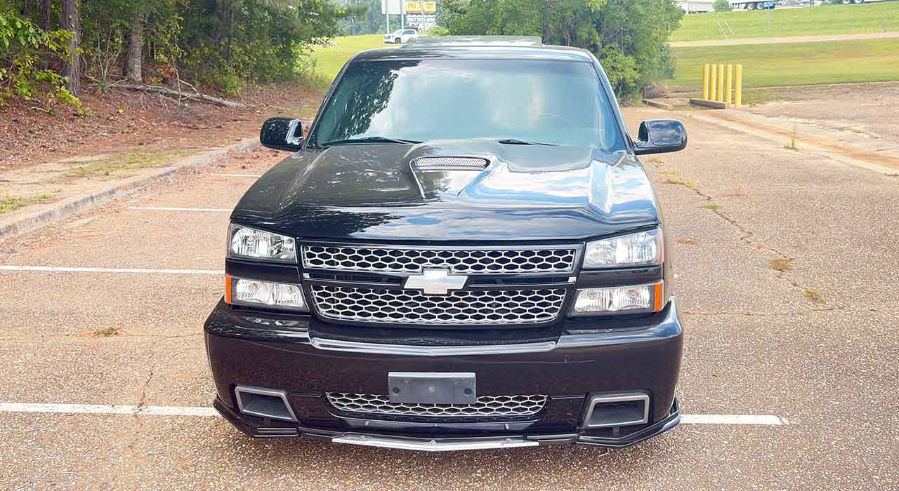 2nd Image of a 2006 CHEVROLET SILVERADO 1500 SS