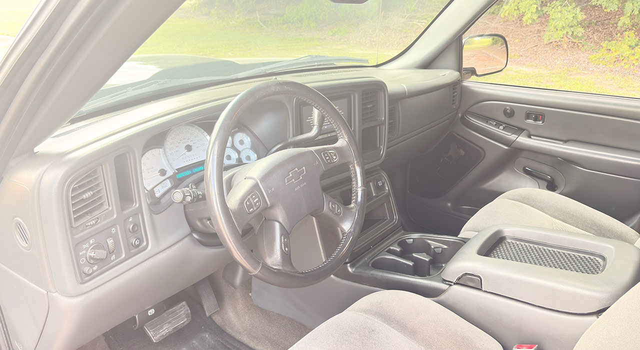4th Image of a 2006 CHEVROLET SILVERADO 1500 SS