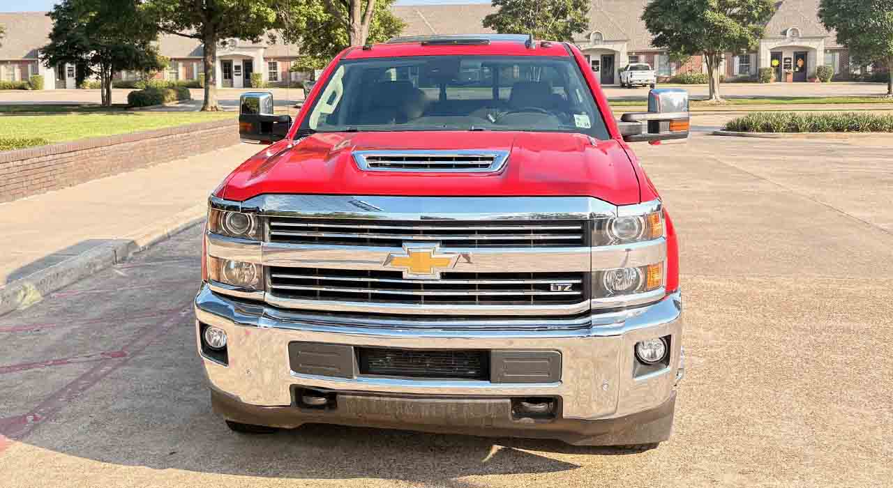 2nd Image of a 2019 CHEVROLET SILVERADO 3500HD LTZ