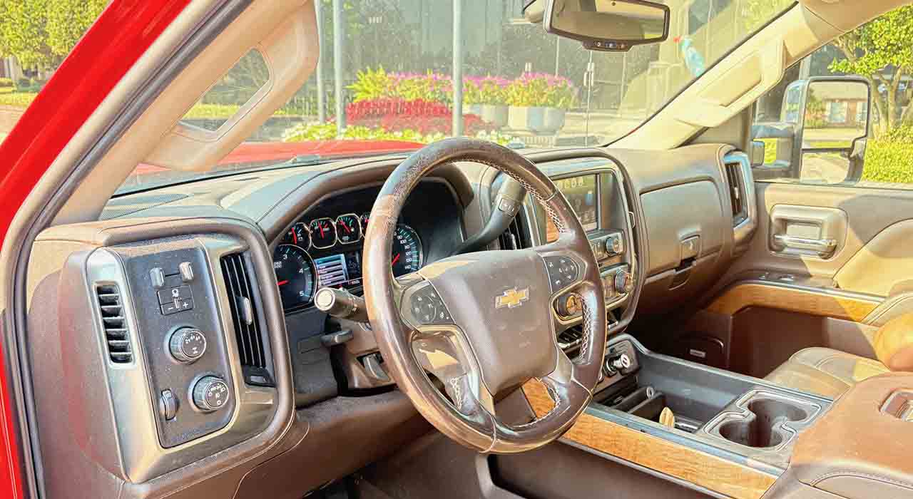 5th Image of a 2019 CHEVROLET SILVERADO 3500HD LTZ