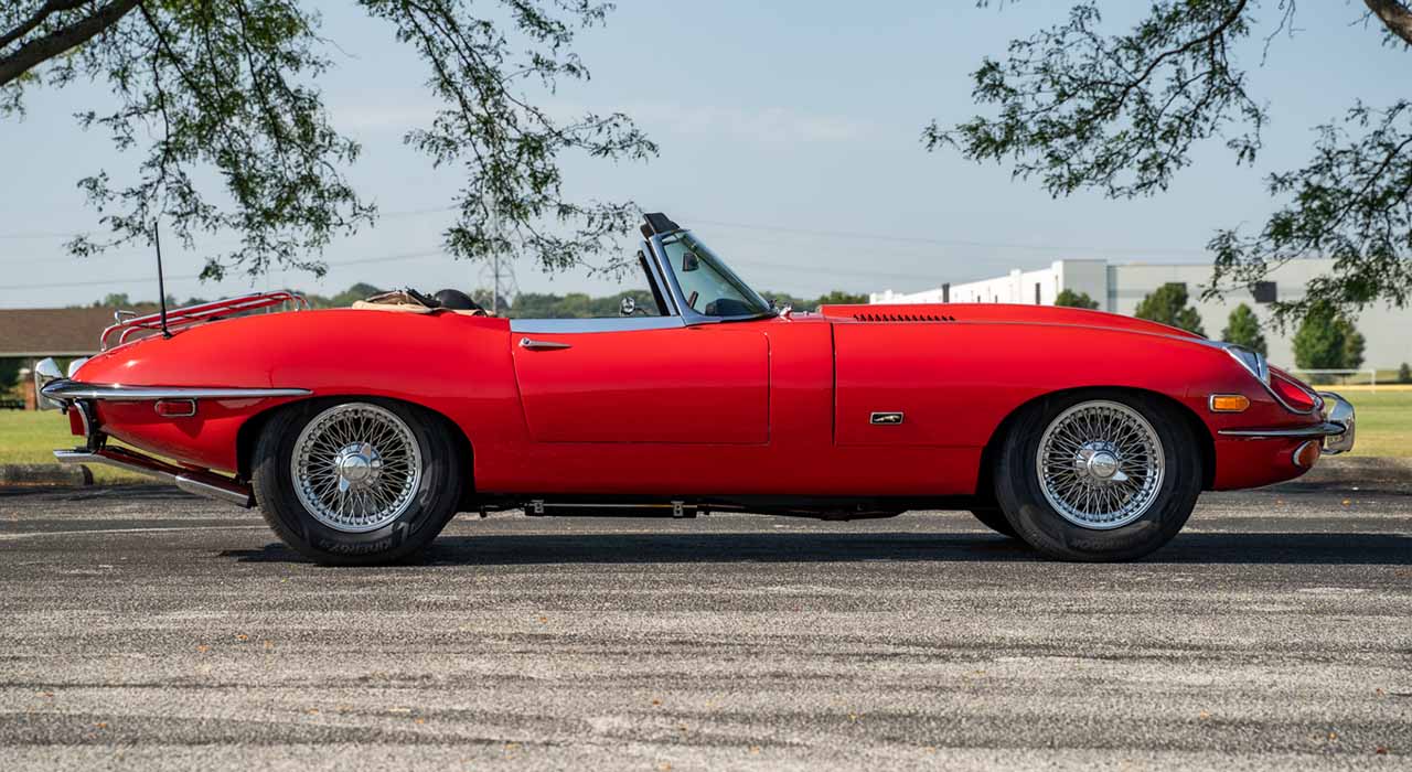 4th Image of a 1971 JAGUAR XKE