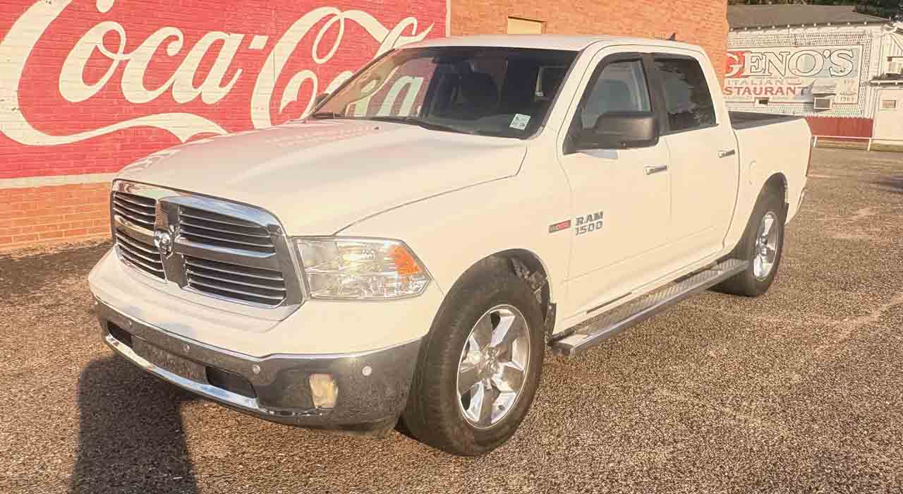 0th Image of a 2016 RAM 1500 SLT