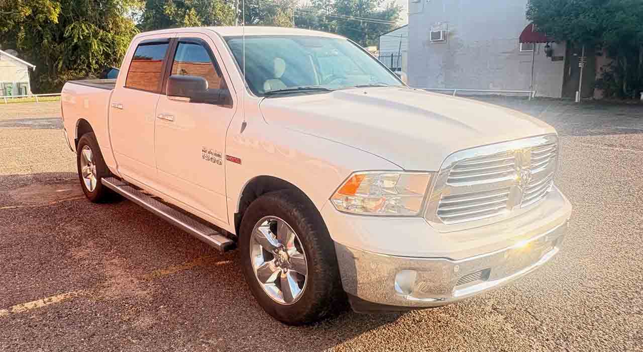 1st Image of a 2016 RAM 1500 SLT