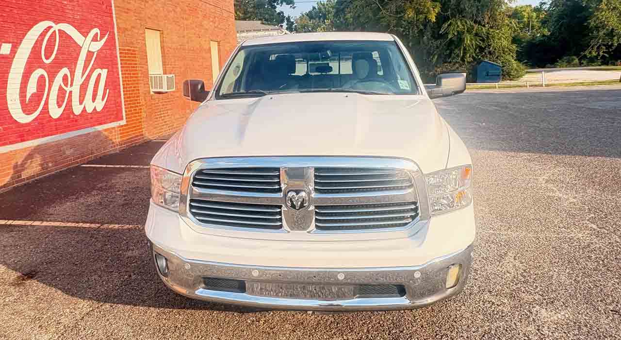 2nd Image of a 2016 RAM 1500 SLT