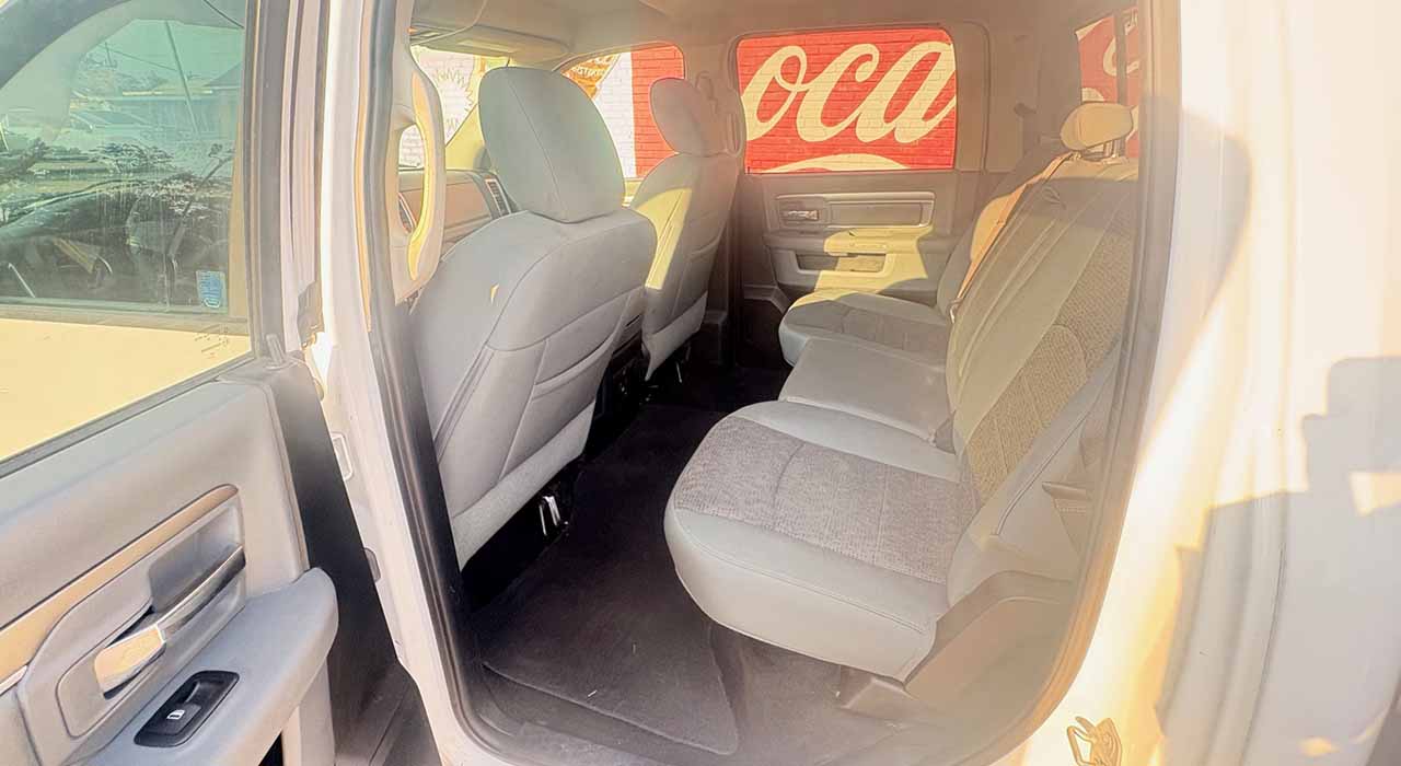5th Image of a 2016 RAM 1500 SLT