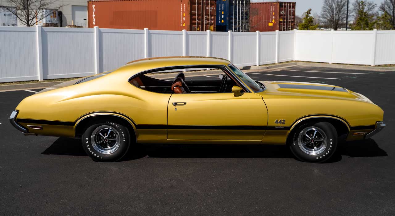 4th Image of a 1971 OLDSMOBILE 442 W-30