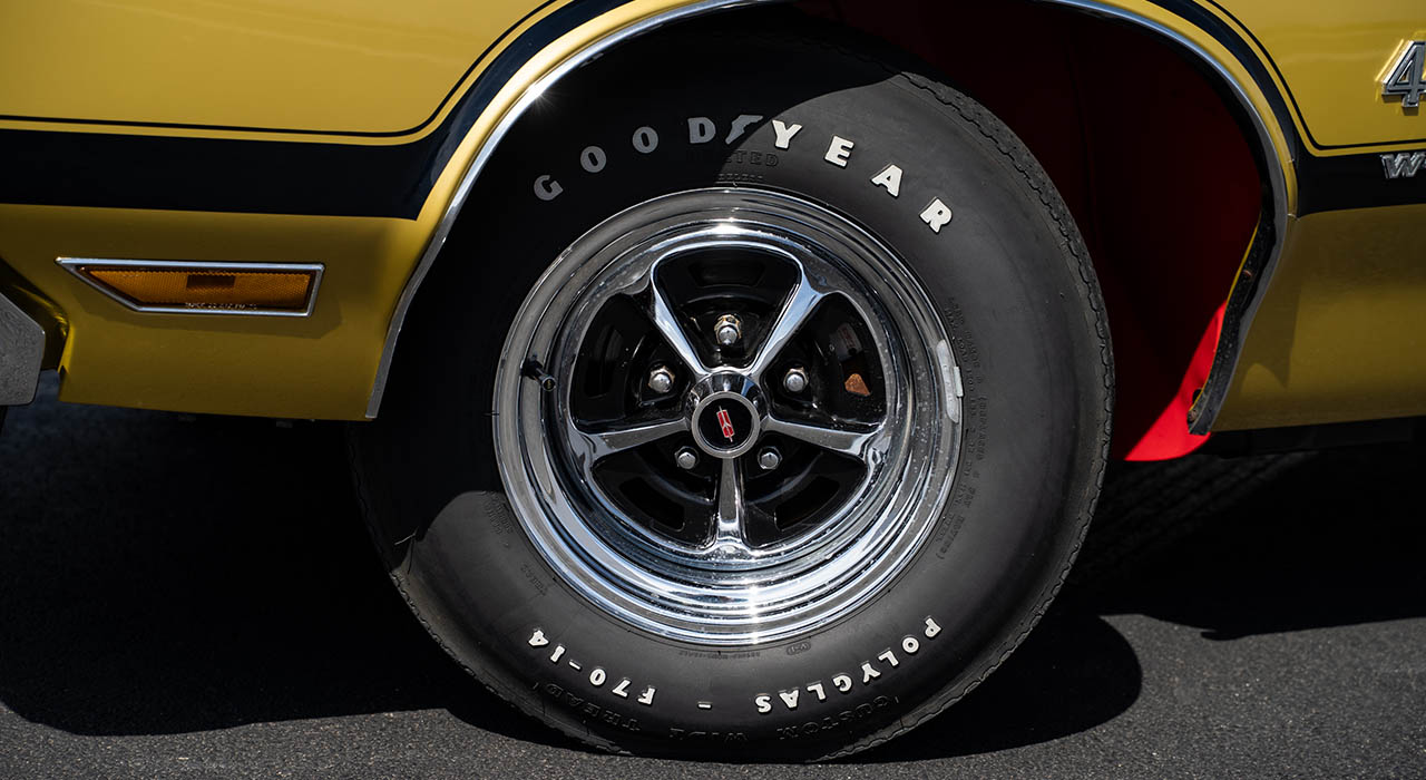 7th Image of a 1971 OLDSMOBILE 442 W-30