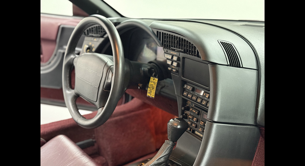 19th Image of a 1993 CHEVROLET CORVETTE