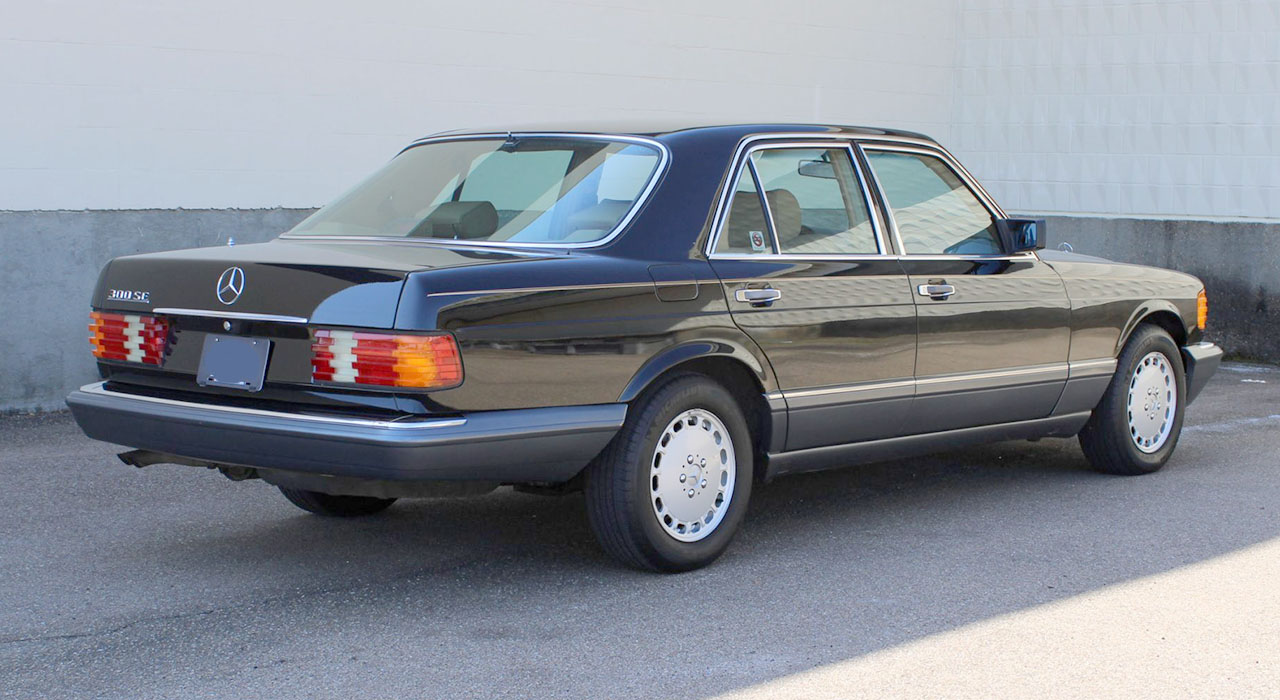 3rd Image of a 1990 MERCEDES-BENZ 300 SE