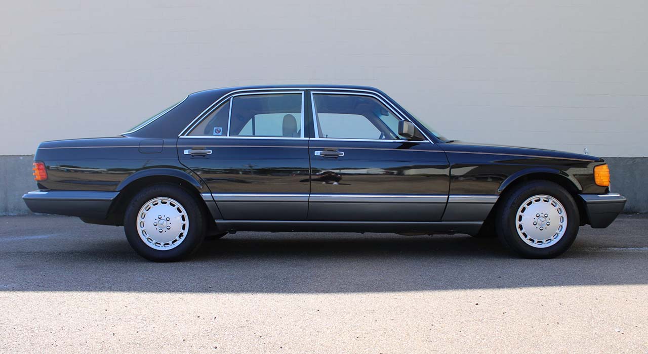 4th Image of a 1990 MERCEDES-BENZ 300 SE