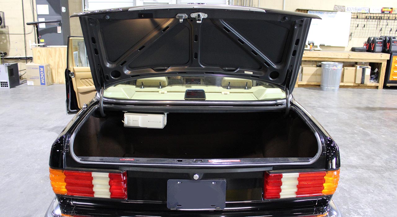 8th Image of a 1990 MERCEDES-BENZ 300 SE