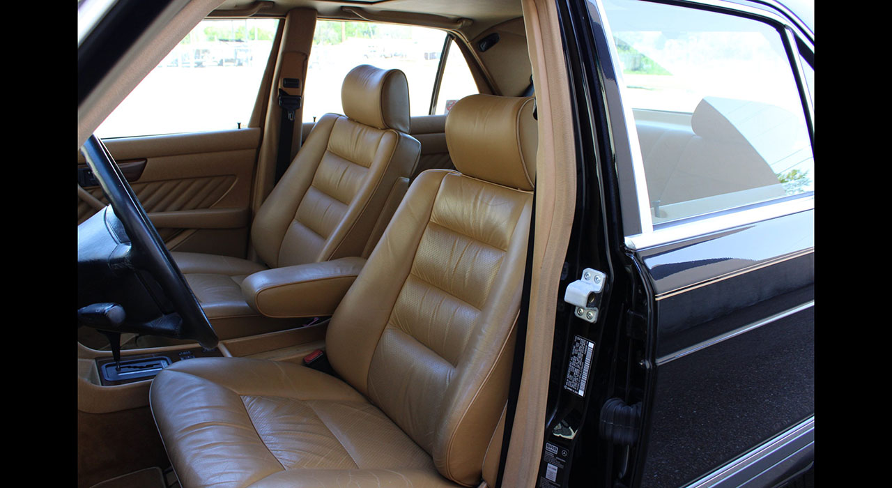 12th Image of a 1990 MERCEDES-BENZ 300 SE