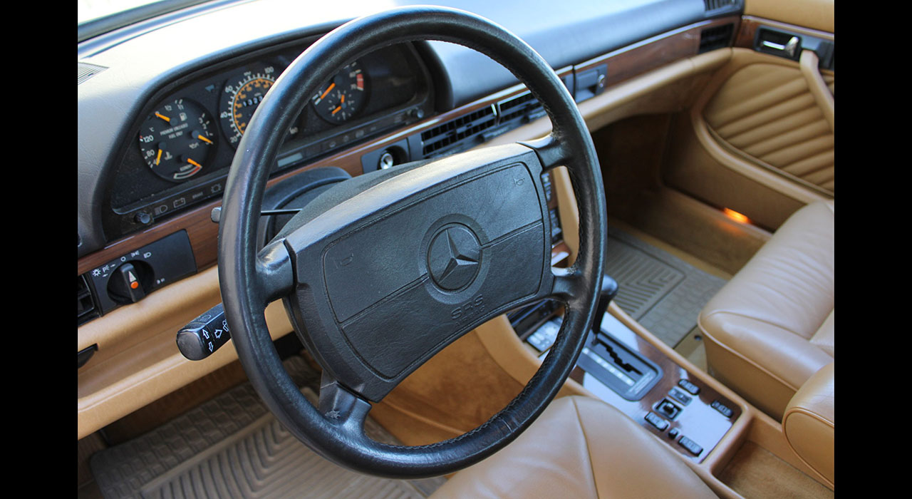 13th Image of a 1990 MERCEDES-BENZ 300 SE