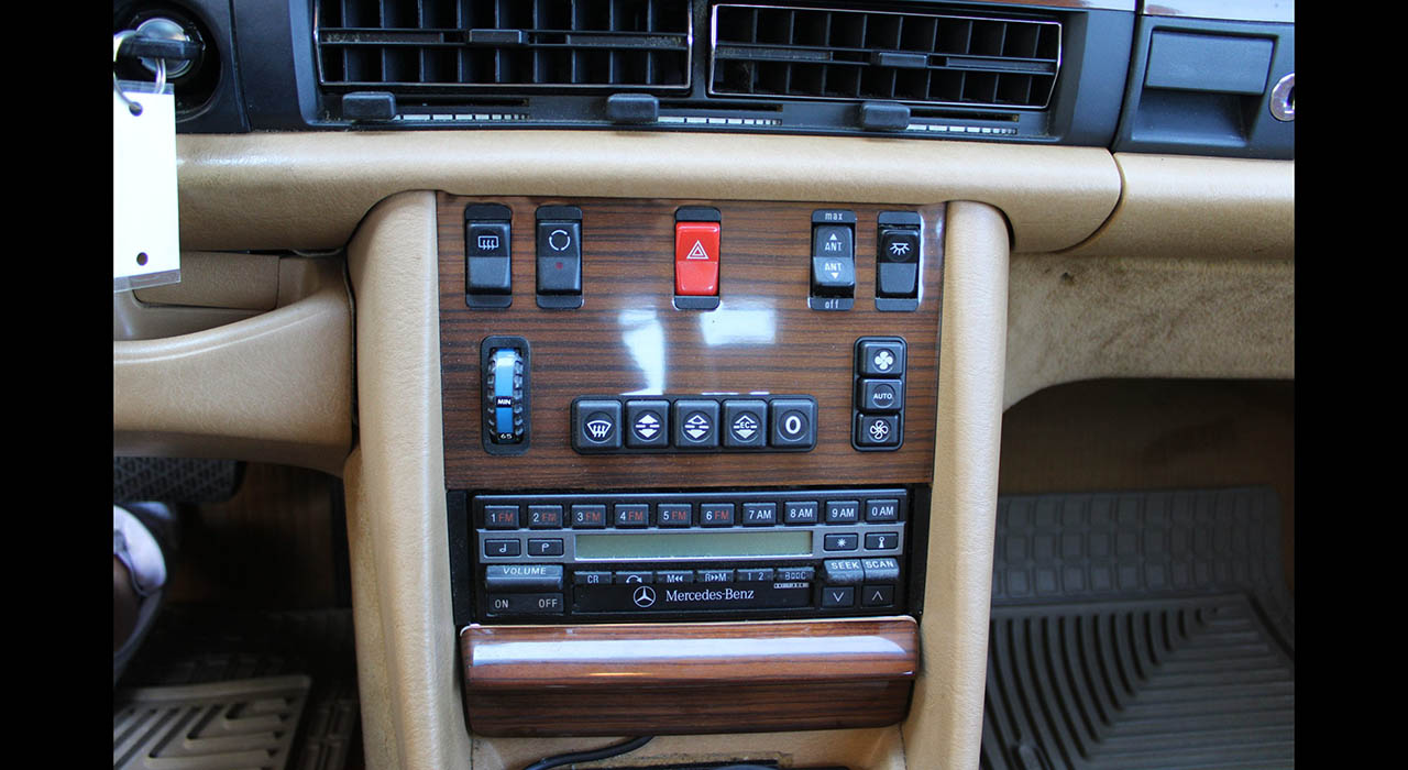 21st Image of a 1990 MERCEDES-BENZ 300 SE