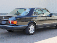 Image 4 of 27 of a 1990 MERCEDES-BENZ 300 SE