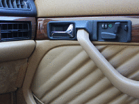Image 24 of 27 of a 1990 MERCEDES-BENZ 300 SE