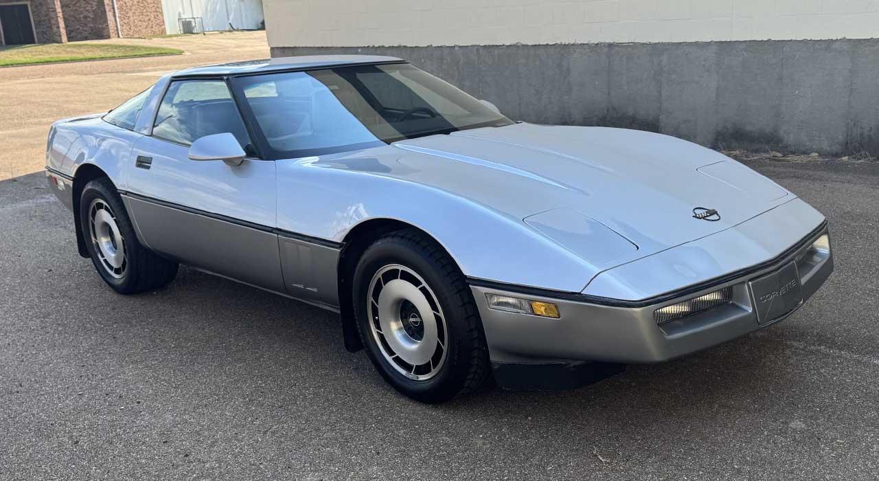 1st Image of a 1985 CHEVROLET CORVETTE