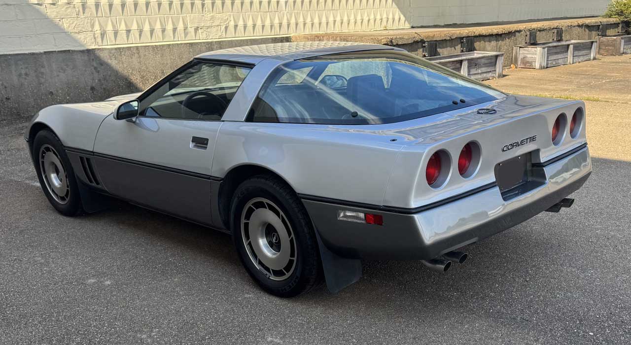 2nd Image of a 1985 CHEVROLET CORVETTE