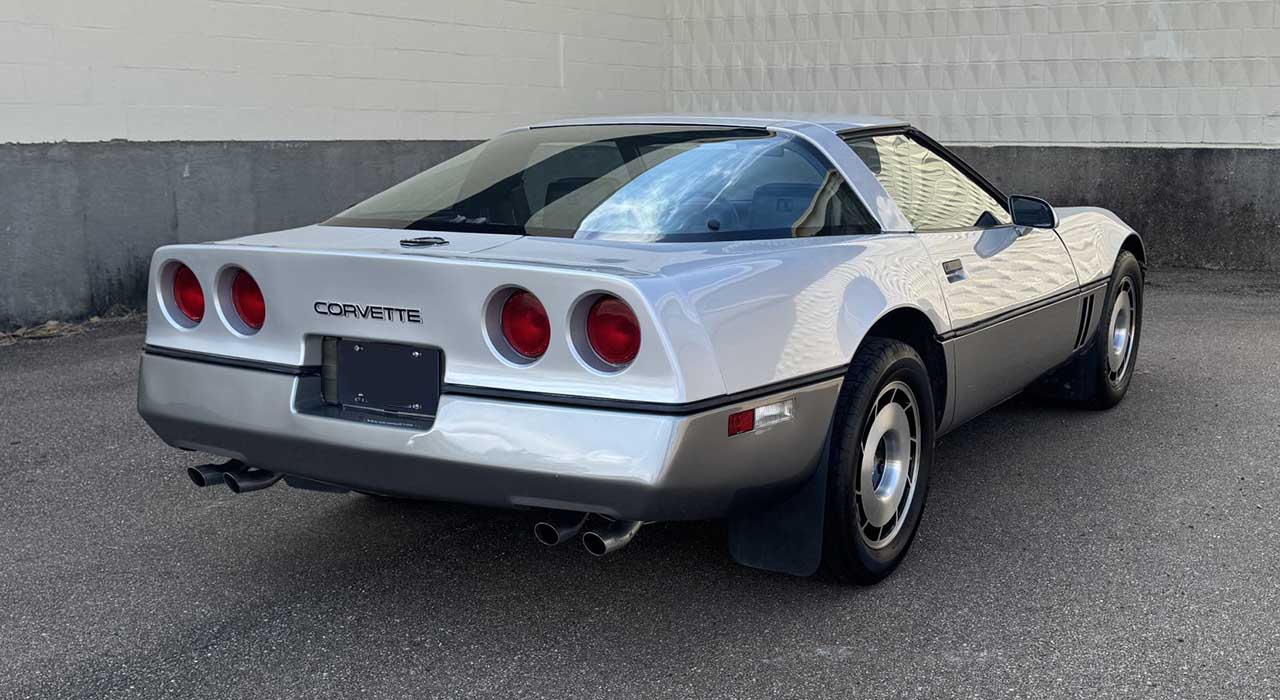 3rd Image of a 1985 CHEVROLET CORVETTE