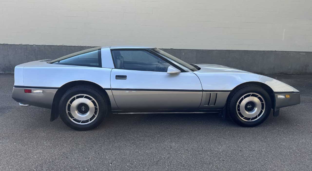 5th Image of a 1985 CHEVROLET CORVETTE