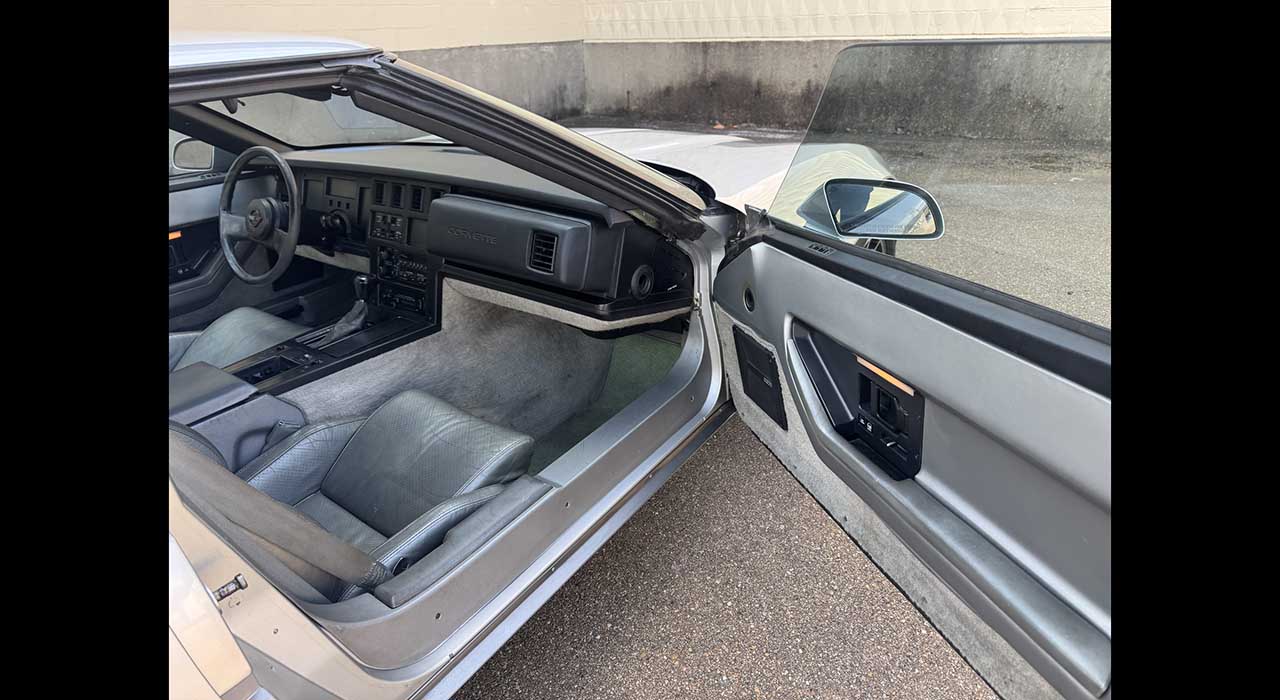 15th Image of a 1985 CHEVROLET CORVETTE