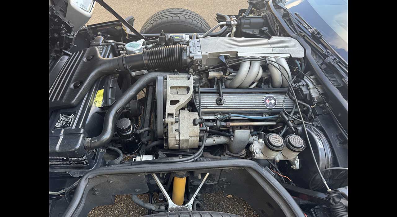 25th Image of a 1985 CHEVROLET CORVETTE
