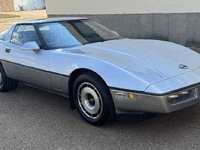 Image 2 of 27 of a 1985 CHEVROLET CORVETTE
