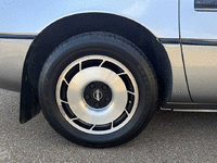 Image 11 of 27 of a 1985 CHEVROLET CORVETTE