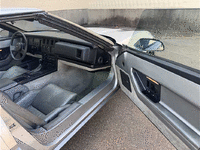 Image 16 of 27 of a 1985 CHEVROLET CORVETTE