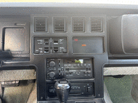 Image 21 of 27 of a 1985 CHEVROLET CORVETTE
