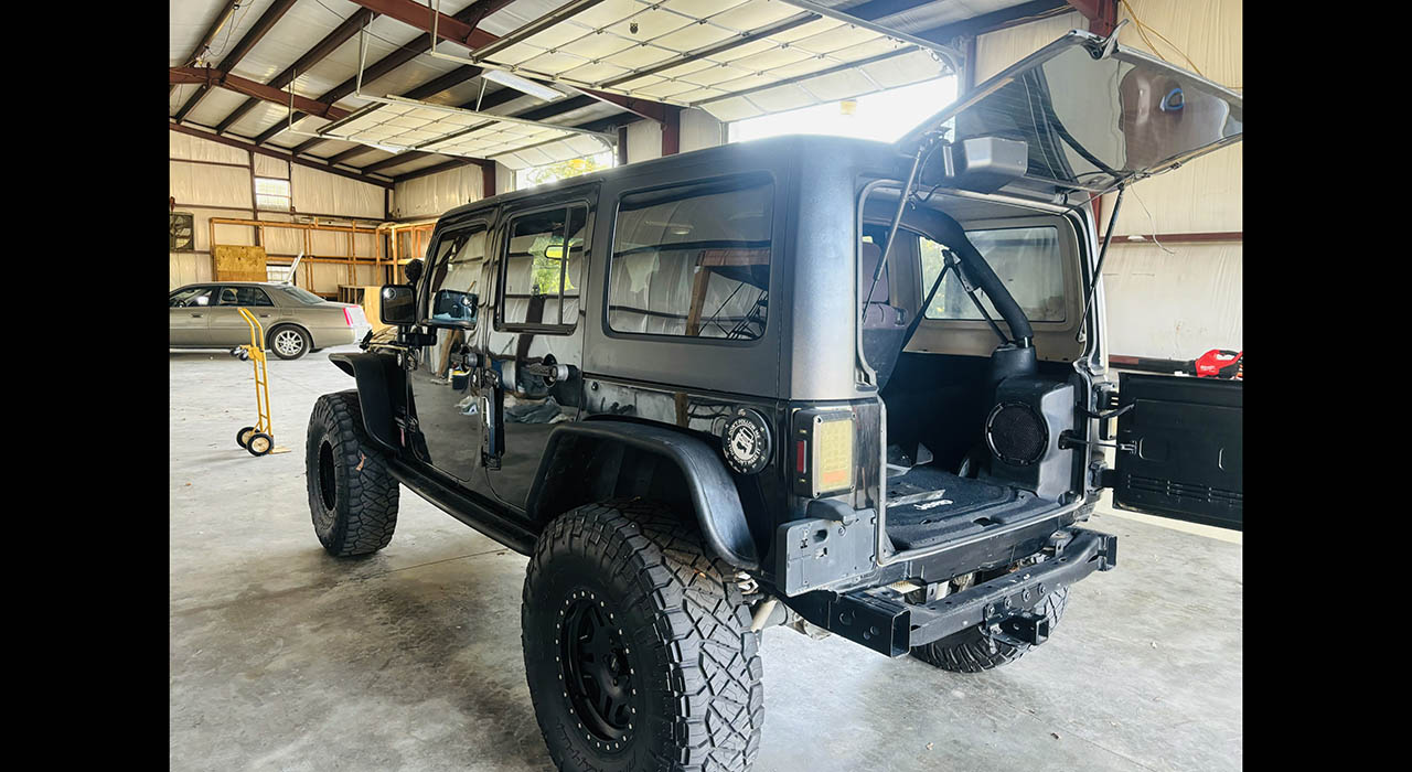 2nd Image of a 2013 JEEP WRANGLER
