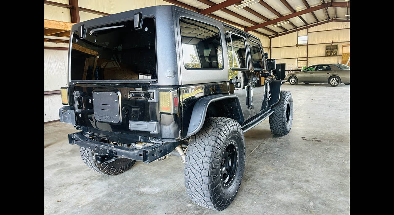 3rd Image of a 2013 JEEP WRANGLER